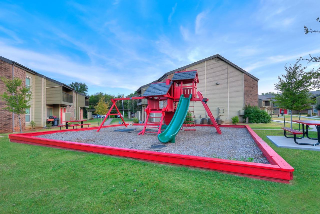 Ou Boomer, Pool, Gym, Hi Speed Wifi, One Mile To Ou & Stadium! Norman Eksteriør bilde